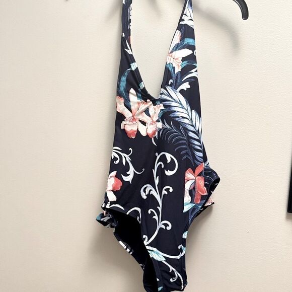 CARMEN MARC VALVO Women's Floral-Print V-Neck Halter One-Piece Swimsuit swim 14 - Picture 7 of 11